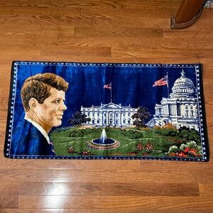 Vintage JFK rug from 1965. GUC.